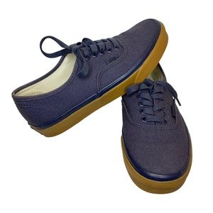 Vans Lo Top Lace Up Blue Sneakers with Gum Sole | 8 (women) 6.5 (men)